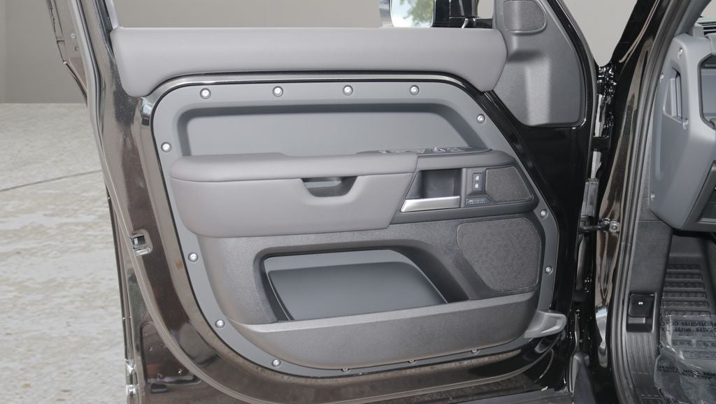 2026 Land Rover Defender 110 X-Dynamic SE