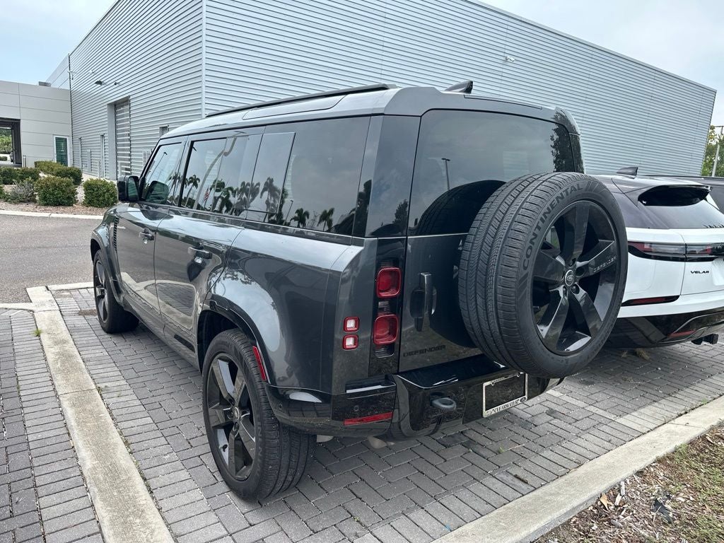 2025 Land Rover Defender 110 X-Dynamic SE