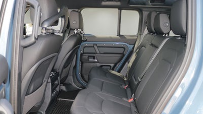2026 Land Rover Defender 110 X-Dynamic SE