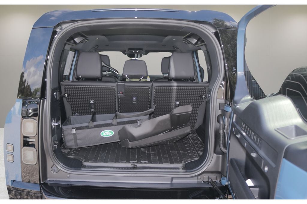 2026 Land Rover Defender 110 X-Dynamic SE