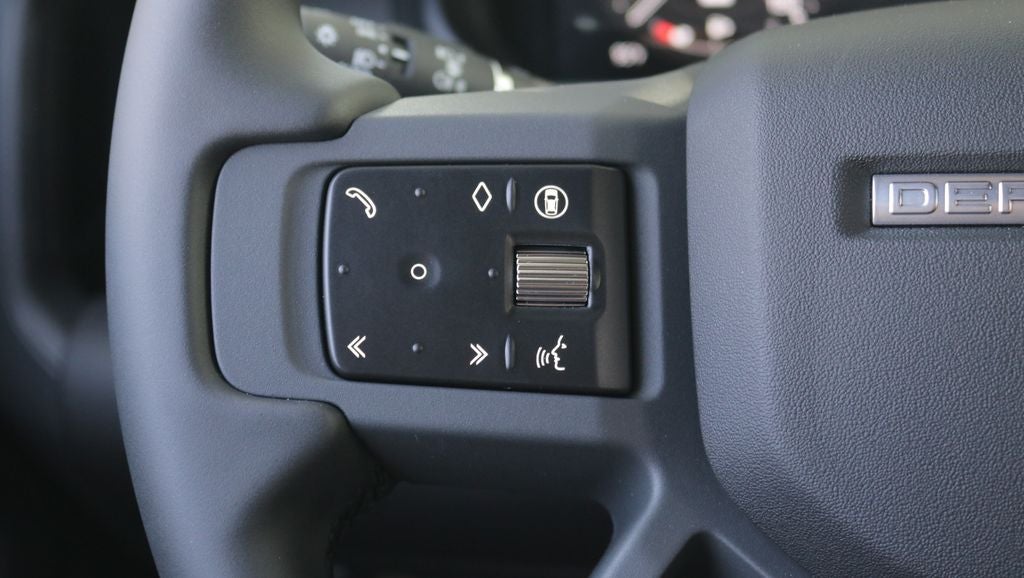 2026 Land Rover Defender 110 X-Dynamic SE