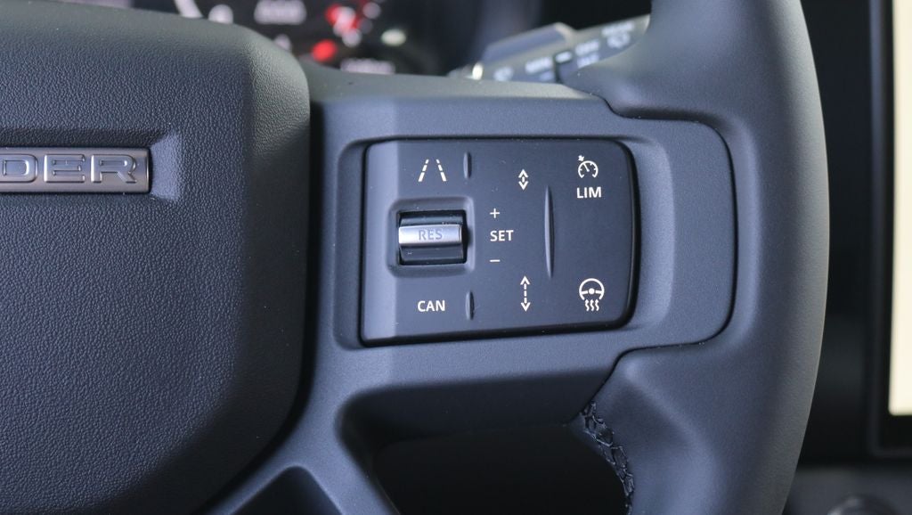 2026 Land Rover Defender 110 X-Dynamic SE