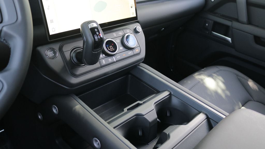 2026 Land Rover Defender 110 X-Dynamic SE