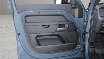 2026 Land Rover Defender 110 X-Dynamic SE