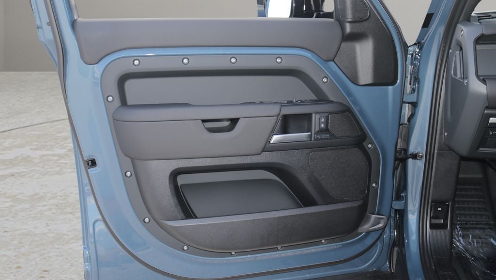 2026 Land Rover Defender 110 X-Dynamic SE