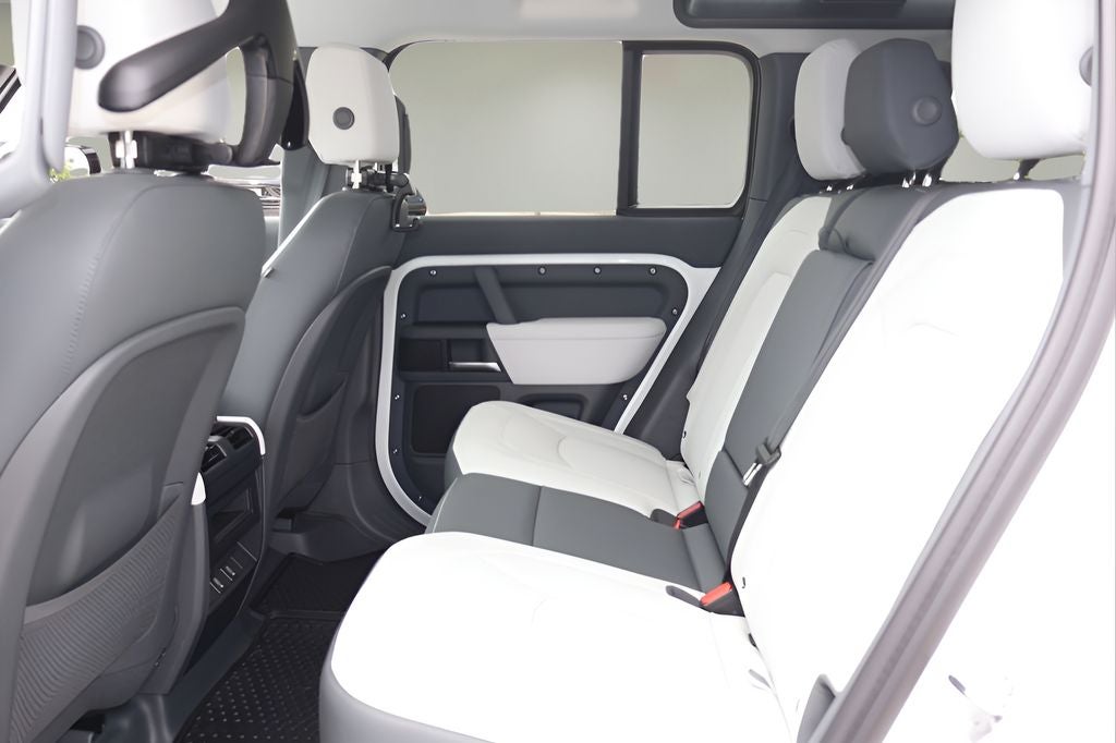 2026 Land Rover Defender 110 X-Dynamic SE