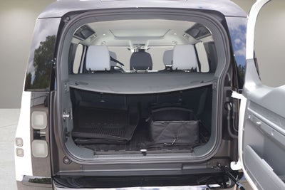 2026 Land Rover Defender 110 X-Dynamic SE
