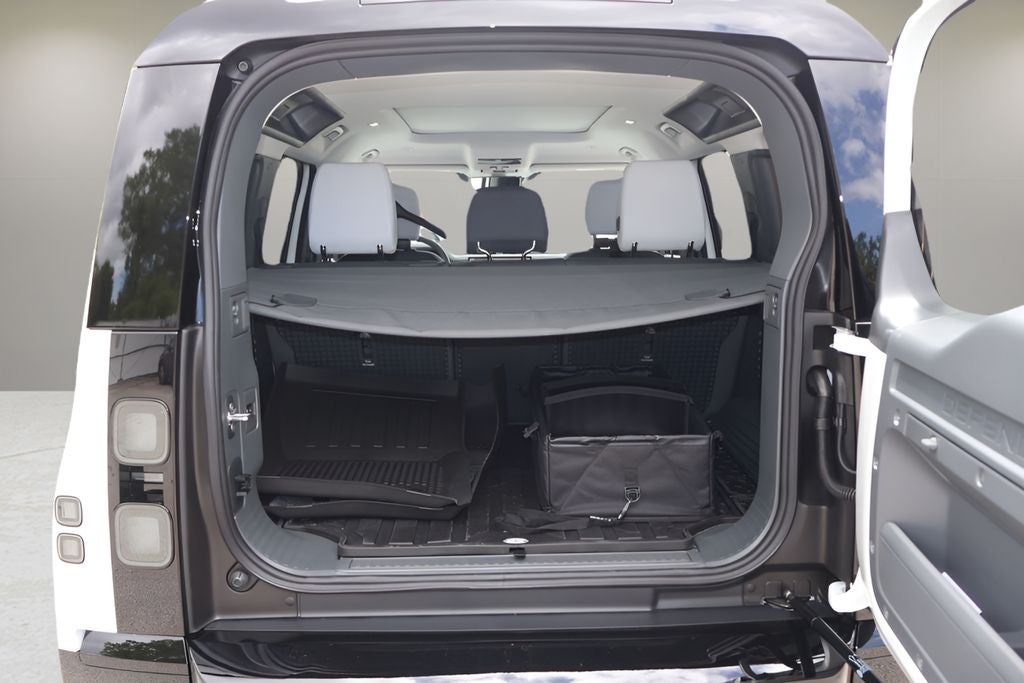 2026 Land Rover Defender 110 X-Dynamic SE