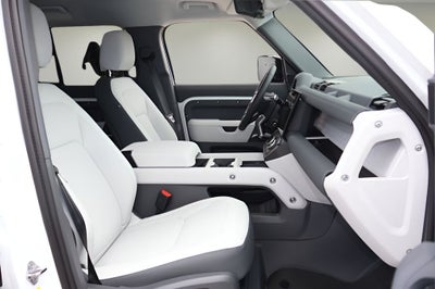 2026 Land Rover Defender 110 X-Dynamic SE
