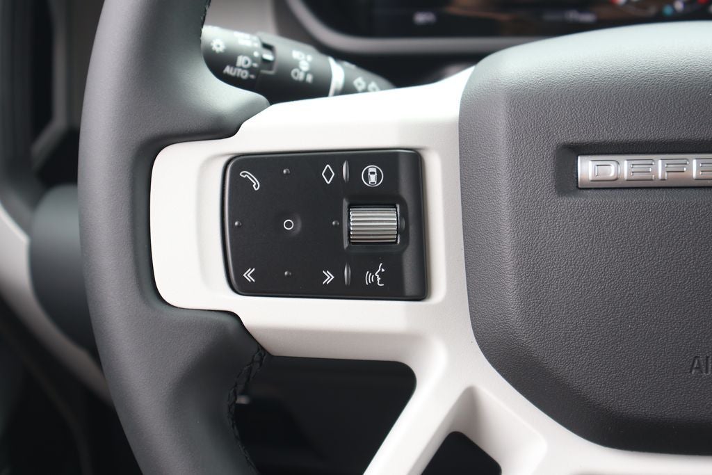 2026 Land Rover Defender 110 X-Dynamic SE