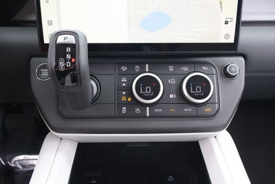 2026 Land Rover Defender 110 X-Dynamic SE