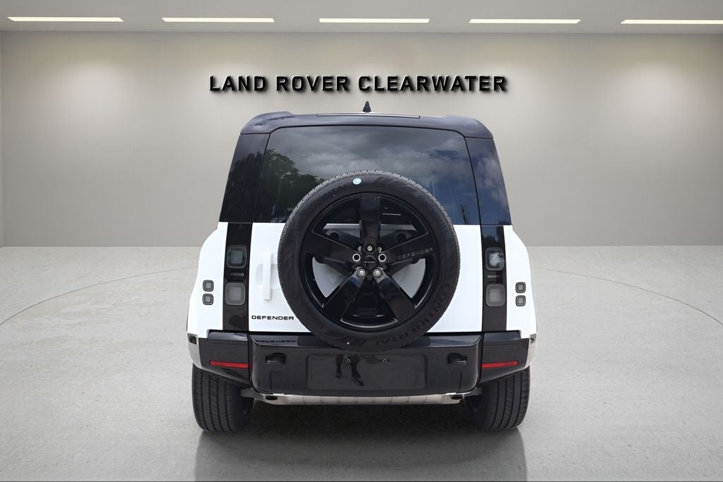 2026 Land Rover Defender 110 X-Dynamic SE