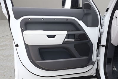 2026 Land Rover Defender 110 X-Dynamic SE