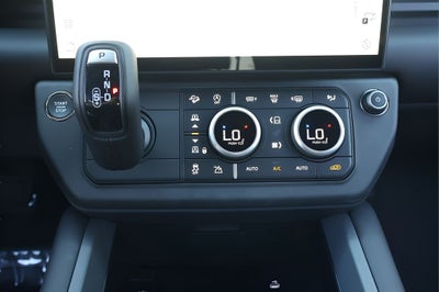 2026 Land Rover Defender 110 X-Dynamic SE