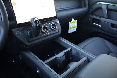 2026 Land Rover Defender 110 X-Dynamic SE