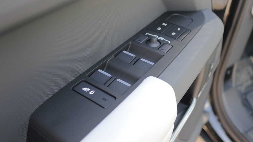 2026 Land Rover Defender 110 X-Dynamic SE