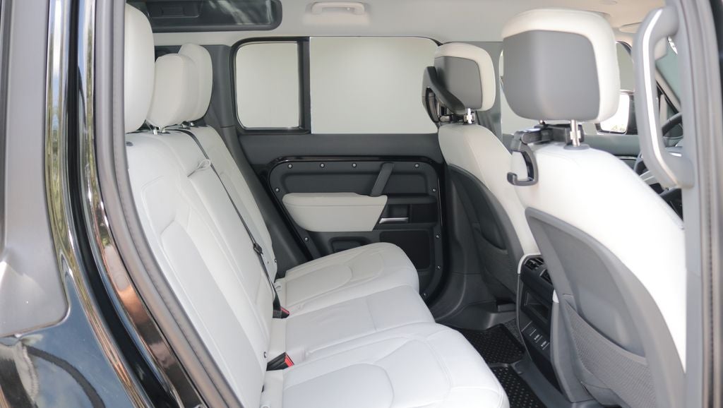 2026 Land Rover Defender 110 X-Dynamic SE
