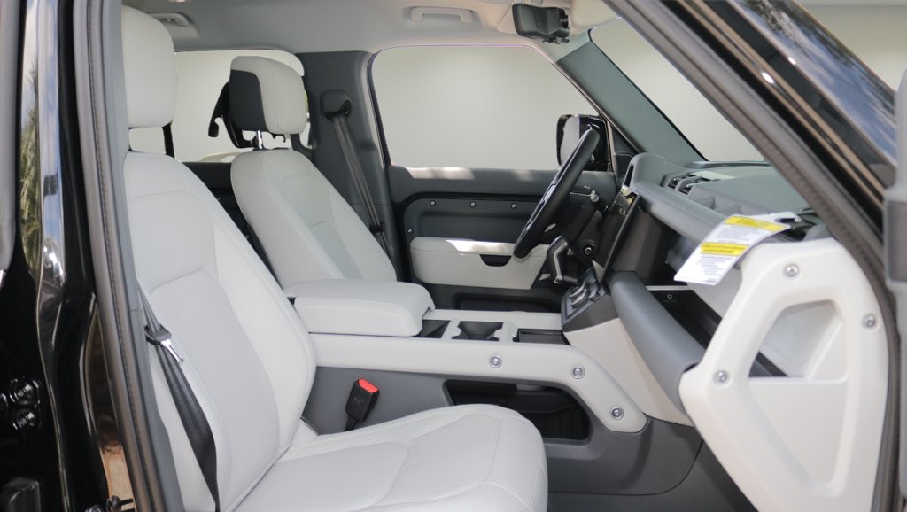 2026 Land Rover Defender 110 X-Dynamic SE
