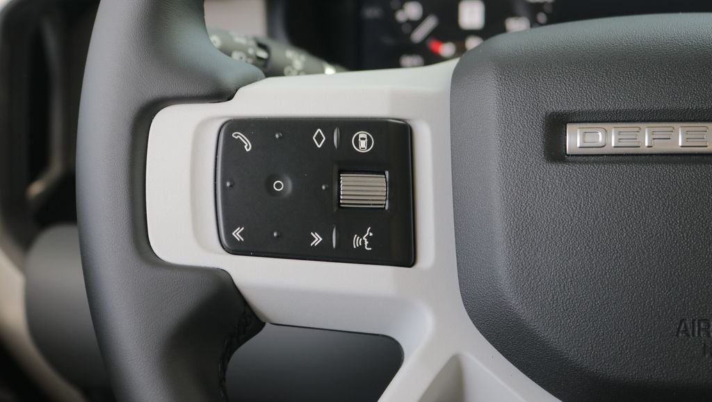 2026 Land Rover Defender 110 X-Dynamic SE