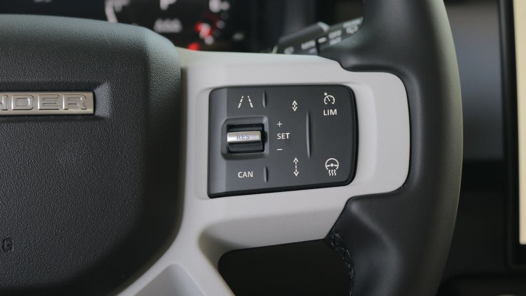 2026 Land Rover Defender 110 X-Dynamic SE