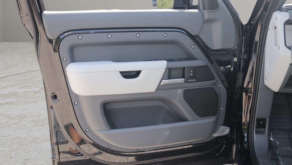2026 Land Rover Defender 110 X-Dynamic SE