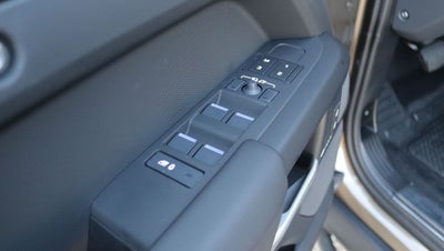 2026 Land Rover Defender 110 X-Dynamic SE
