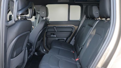 2026 Land Rover Defender 110 X-Dynamic SE