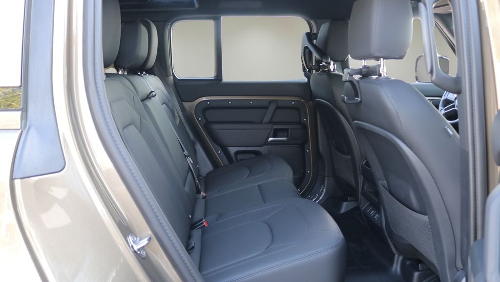 2026 Land Rover Defender 110 X-Dynamic SE