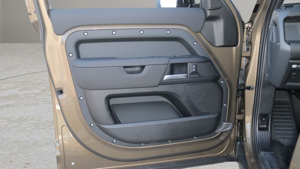 2026 Land Rover Defender 110 X-Dynamic SE