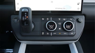 2026 Land Rover Defender 110 X-Dynamic SE