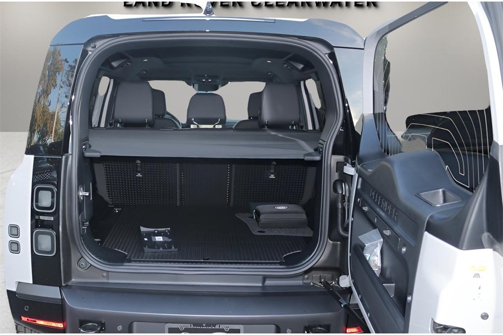 2026 Land Rover Defender 110 X-Dynamic SE