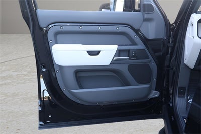 2026 Land Rover Defender 110 X-Dynamic SE