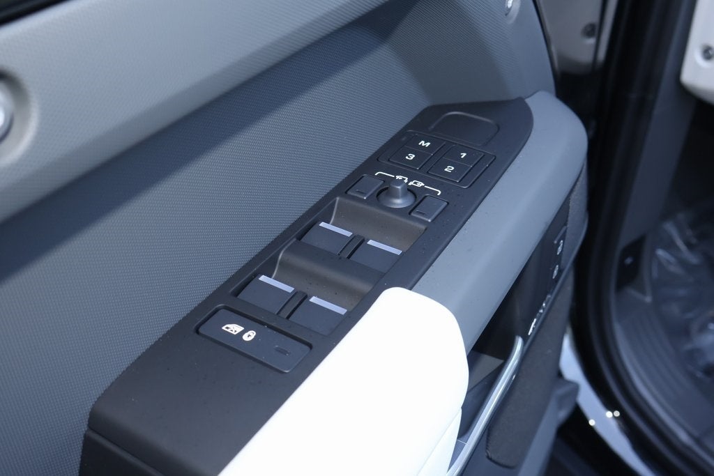 2026 Land Rover Defender 110 X-Dynamic SE