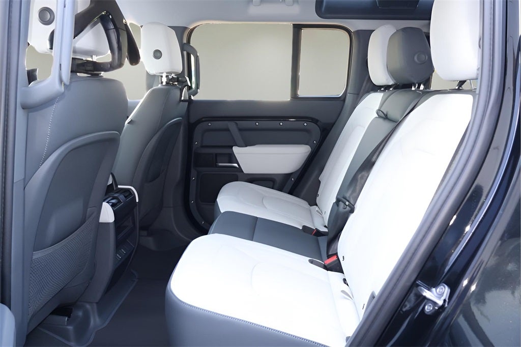 2026 Land Rover Defender 110 X-Dynamic SE