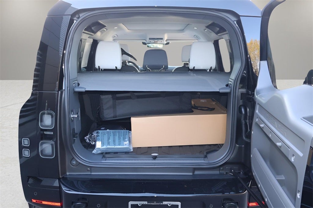 2026 Land Rover Defender 110 X-Dynamic SE