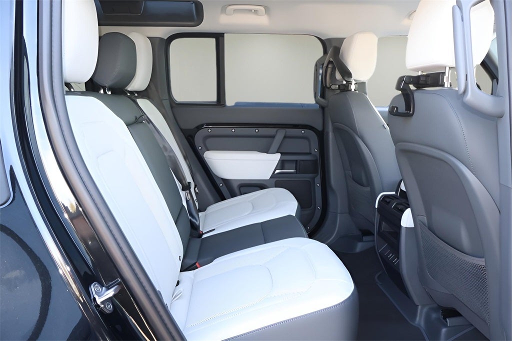 2026 Land Rover Defender 110 X-Dynamic SE