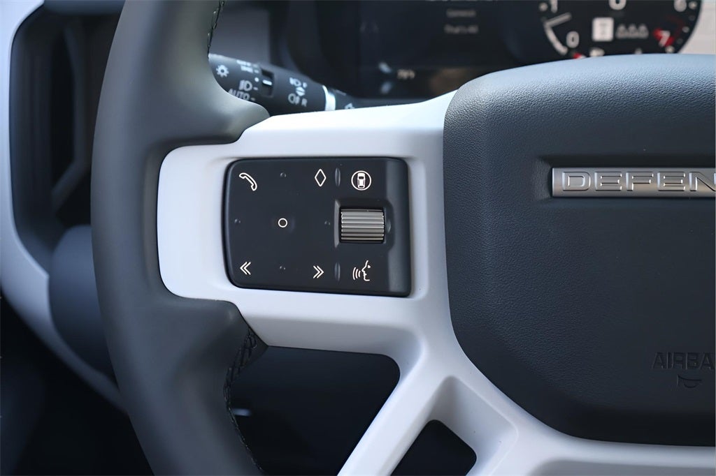 2026 Land Rover Defender 110 X-Dynamic SE