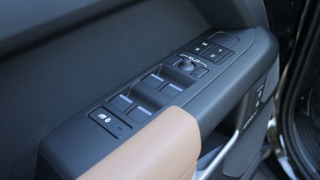 2026 Land Rover Defender 110 X-Dynamic SE