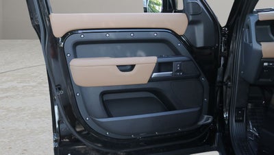 2026 Land Rover Defender 110 X-Dynamic SE