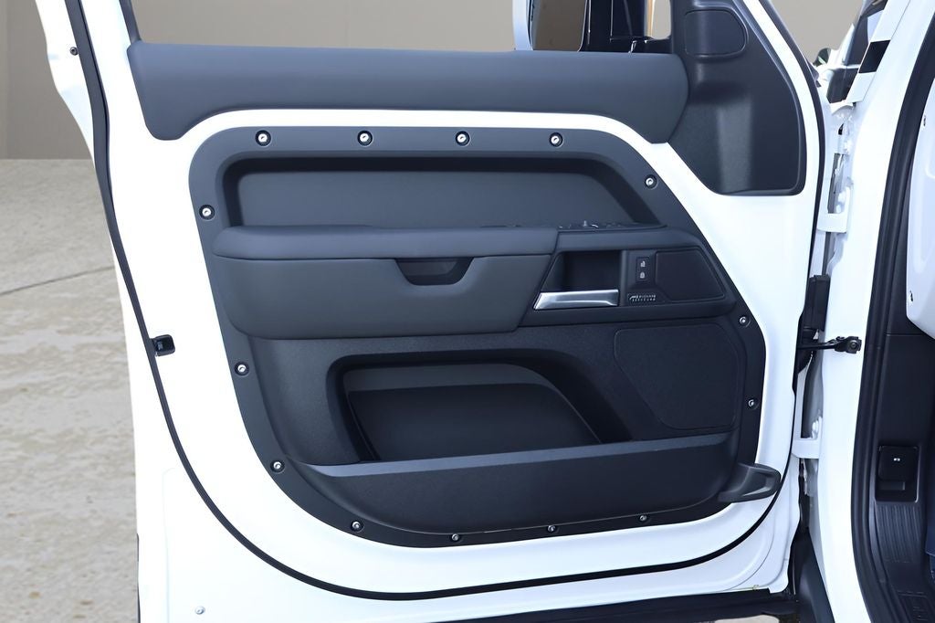 2026 Land Rover Defender 110 X-Dynamic SE