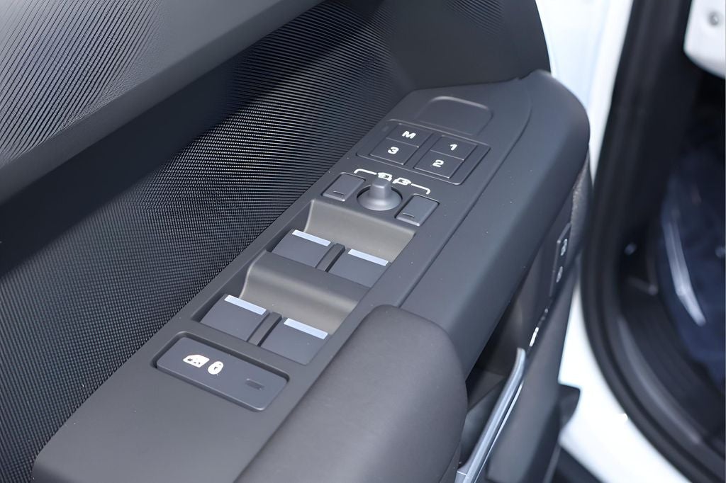 2026 Land Rover Defender 110 X-Dynamic SE