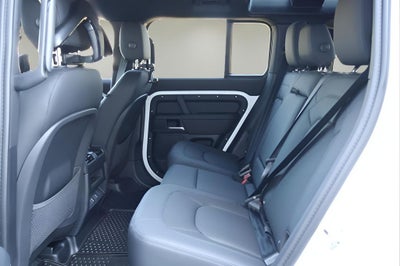 2026 Land Rover Defender 110 X-Dynamic SE