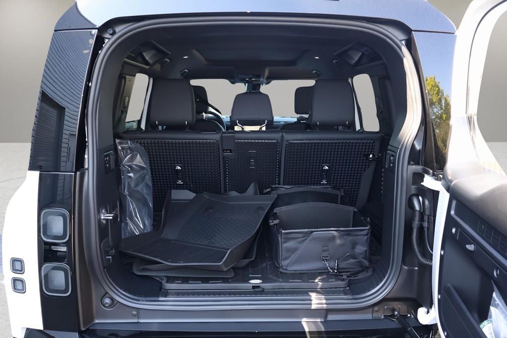 2026 Land Rover Defender 110 X-Dynamic SE