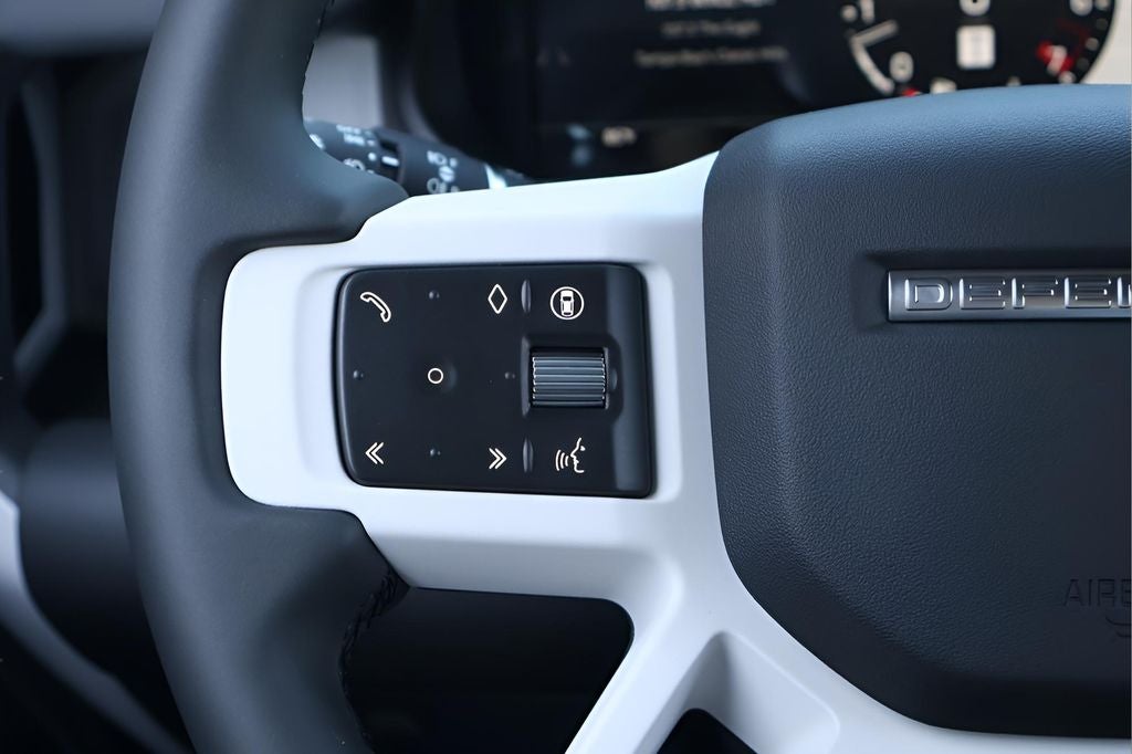 2026 Land Rover Defender 110 X-Dynamic SE