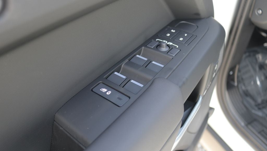 2026 Land Rover Defender 110 X-Dynamic SE