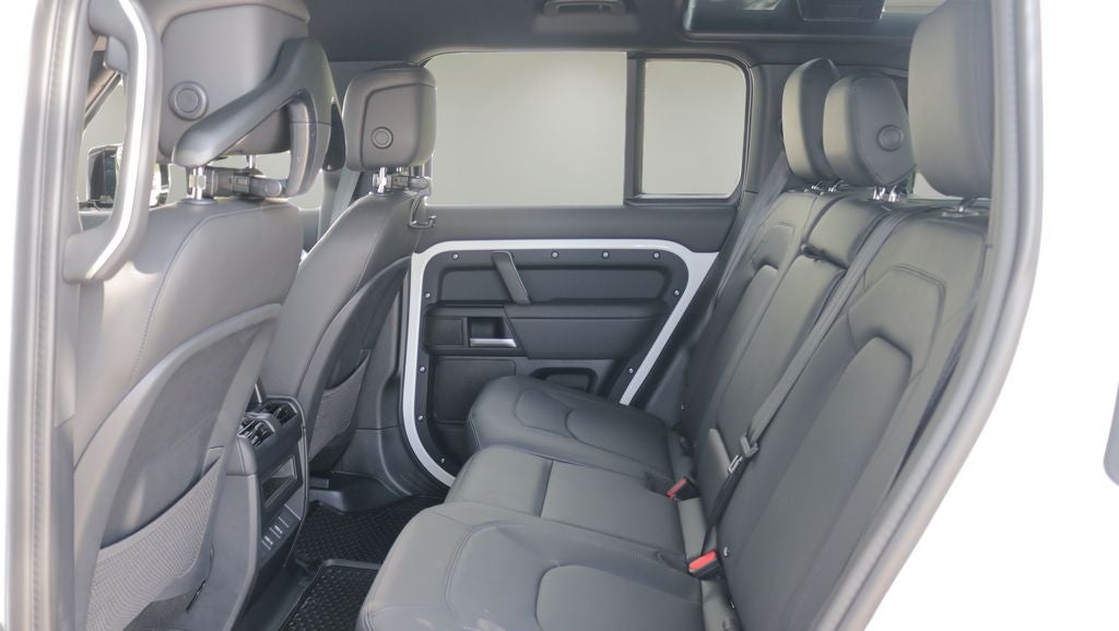 2026 Land Rover Defender 110 X-Dynamic SE