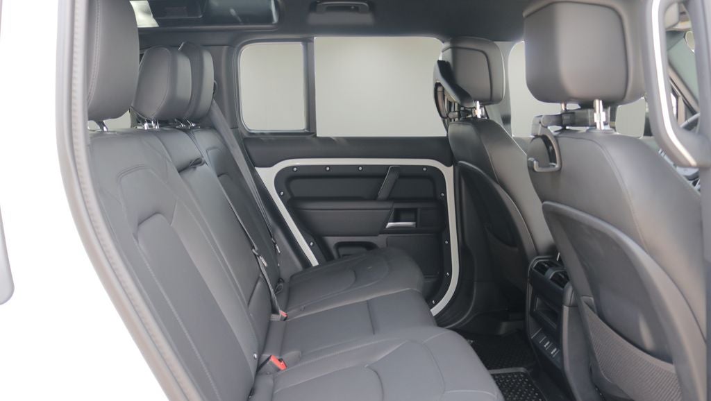 2026 Land Rover Defender 110 X-Dynamic SE