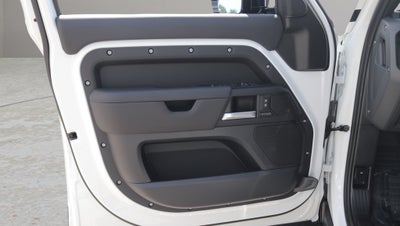 2026 Land Rover Defender 110 X-Dynamic SE