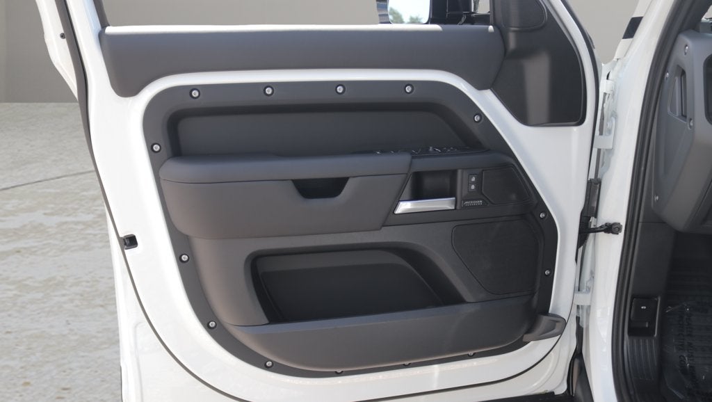 2026 Land Rover Defender 110 X-Dynamic SE