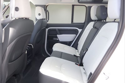 2026 Land Rover Defender 110 X-Dynamic SE